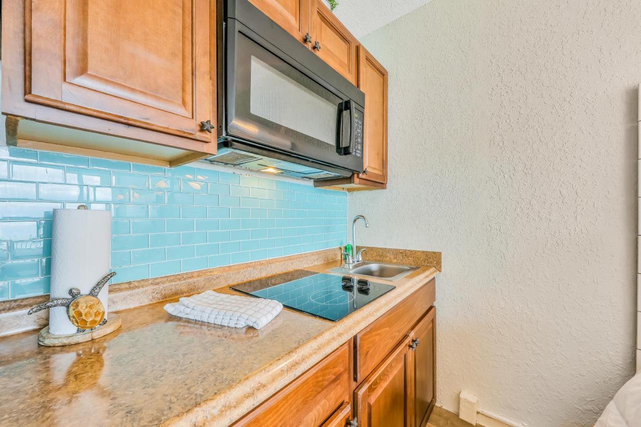 Sunshine & Oceanfront Serenity Apartment