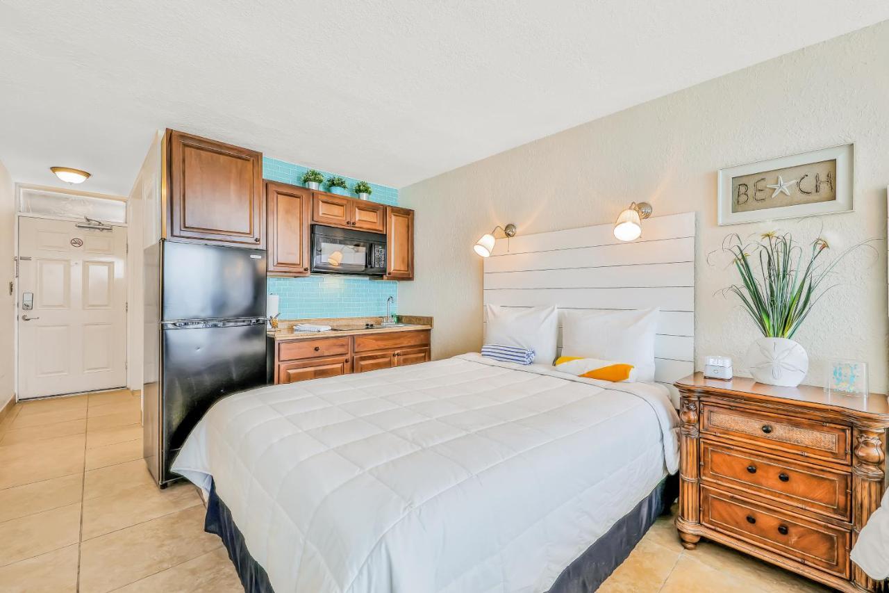 Apartment Sunshine & Oceanfront Serenity
