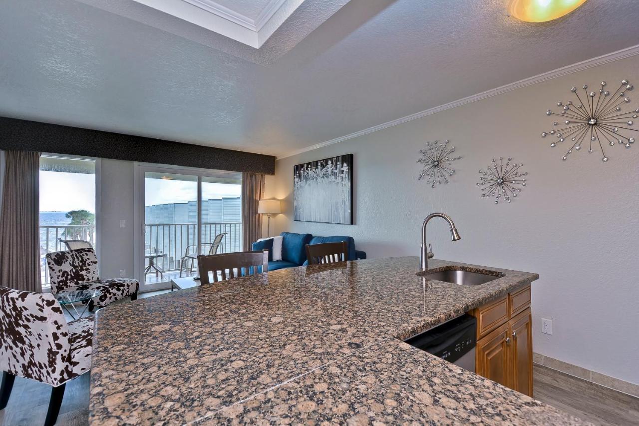 441-waterfront, Amazing Views, Wifi, Pool And Close To Bucs Stadium Apartment