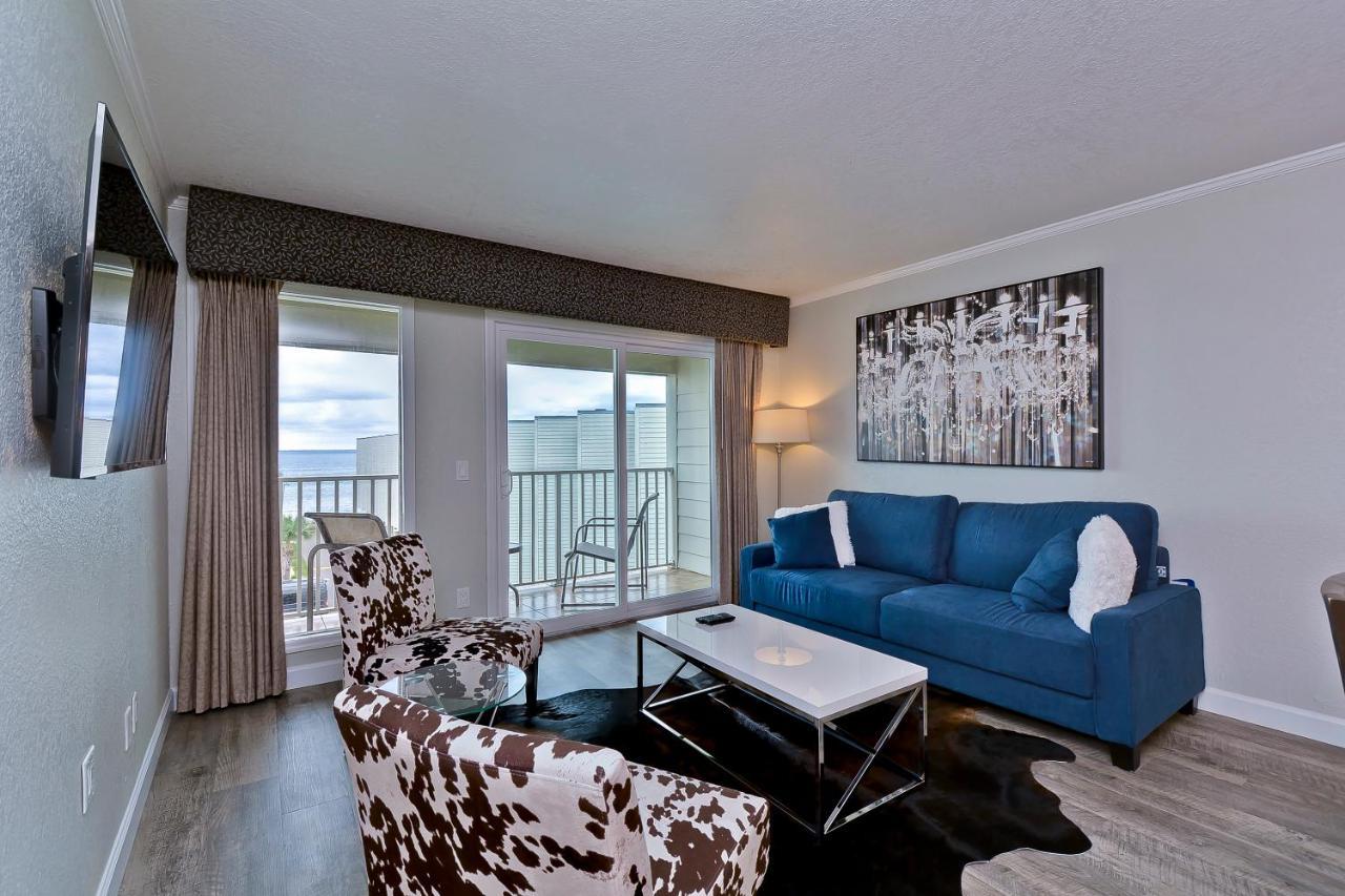 Apartment 441-waterfront, Amazing Views, Wifi, Pool And Close To Bucs Stadium *