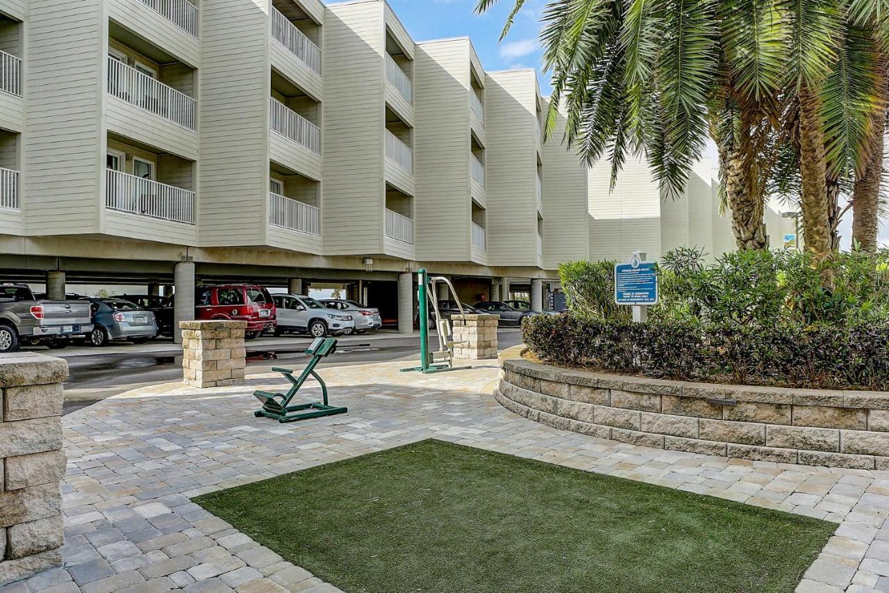 441-waterfront, Amazing Views, Wifi, Pool And Close To Bucs Stadium