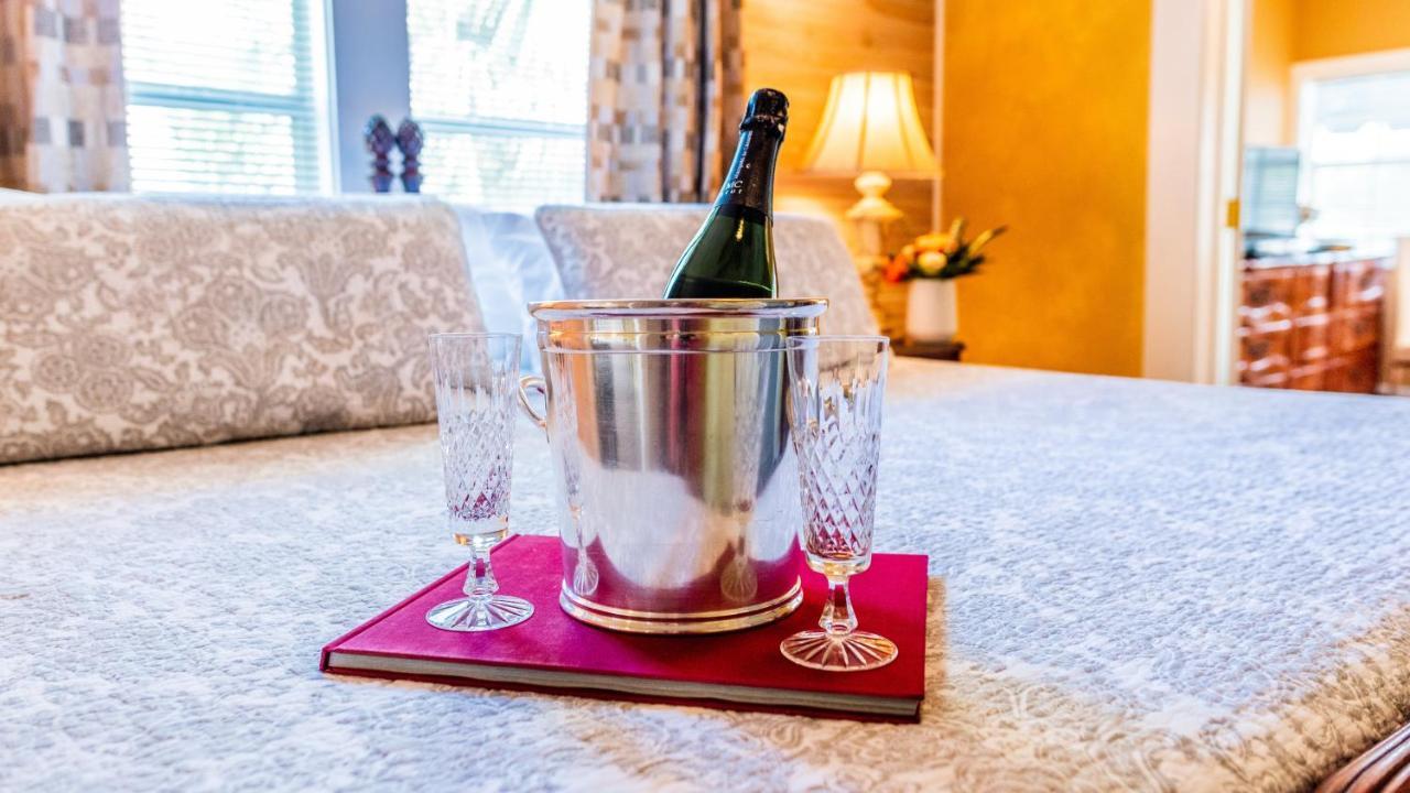 Meranova Guest Bed & Breakfast 4*