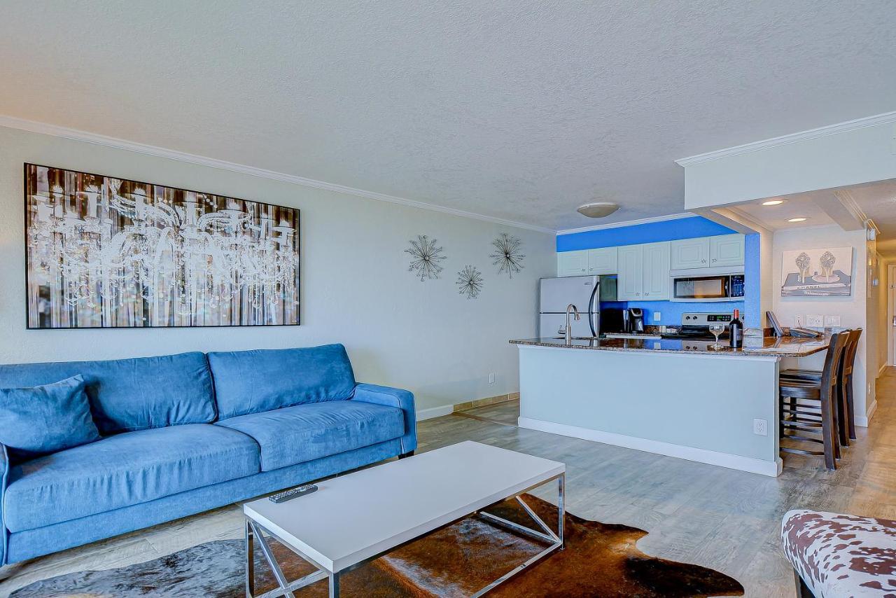 Apartment 441-waterfront, Amazing Views, Wifi, Pool And Close To Bucs Stadium *