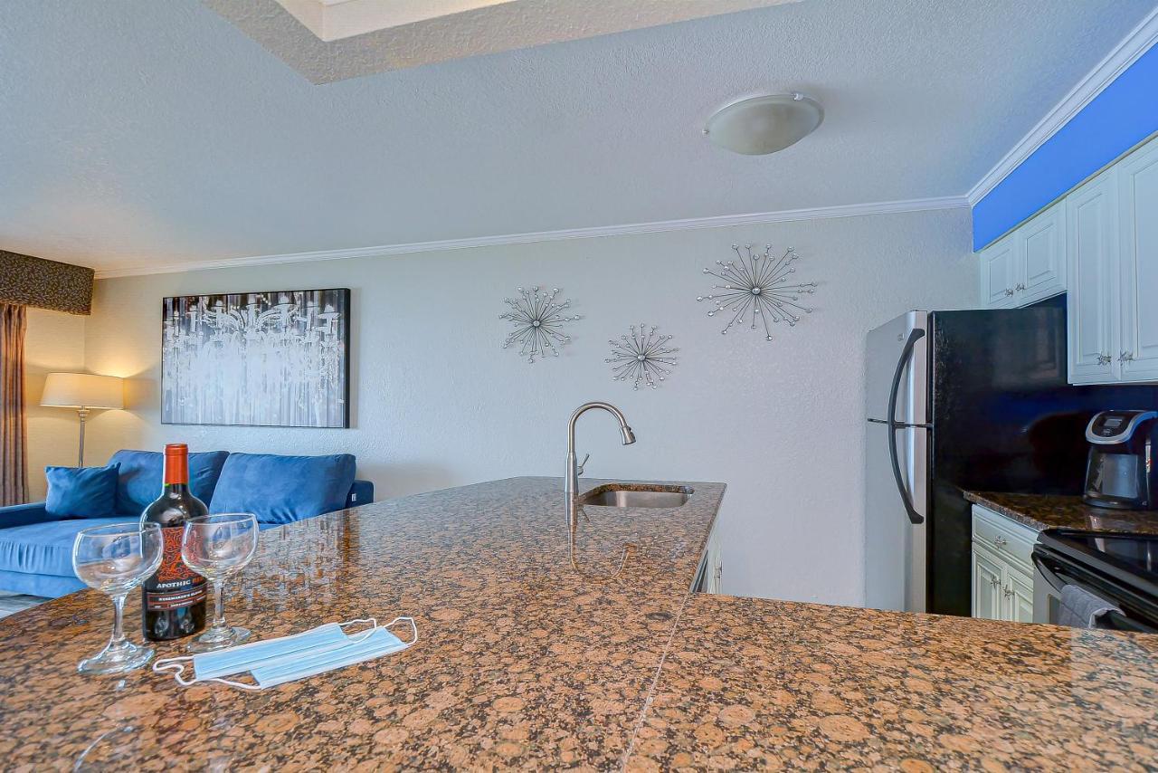 Apartment 441-waterfront, Amazing Views, Wifi, Pool And Close To Bucs Stadium