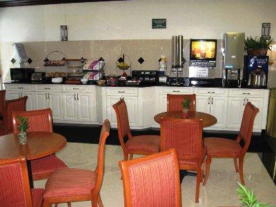 Hotel La Quinta By Wyndham Northeast *newly Renovated St. Petersburg