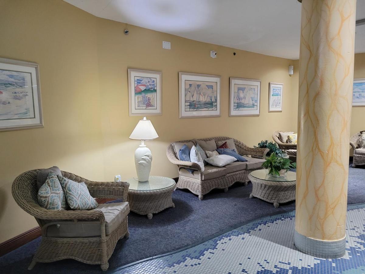 Apartment Getaway That's Fit For A Queen Daytona Beach