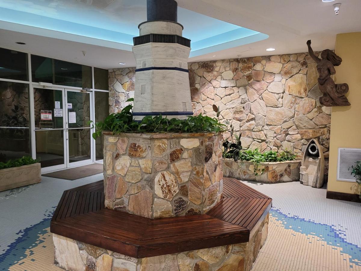 Getaway That's Fit For A Queen Apartment *