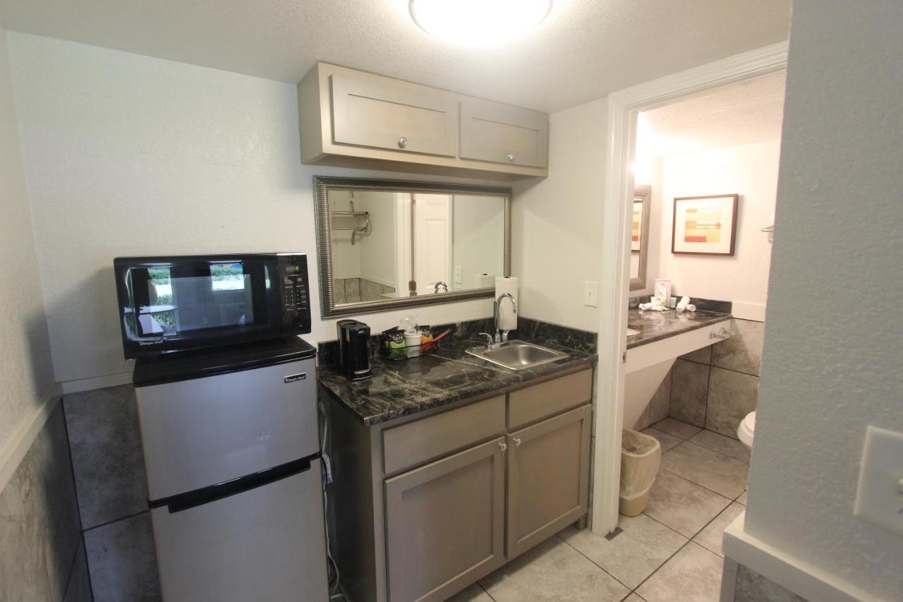 At Home Inn - Pensacola Motel