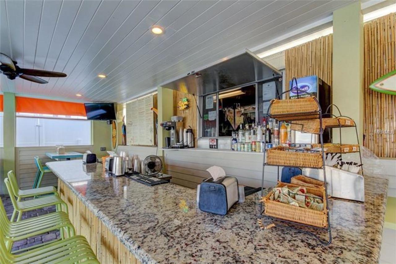 Sailport Waterfront Resort 3*