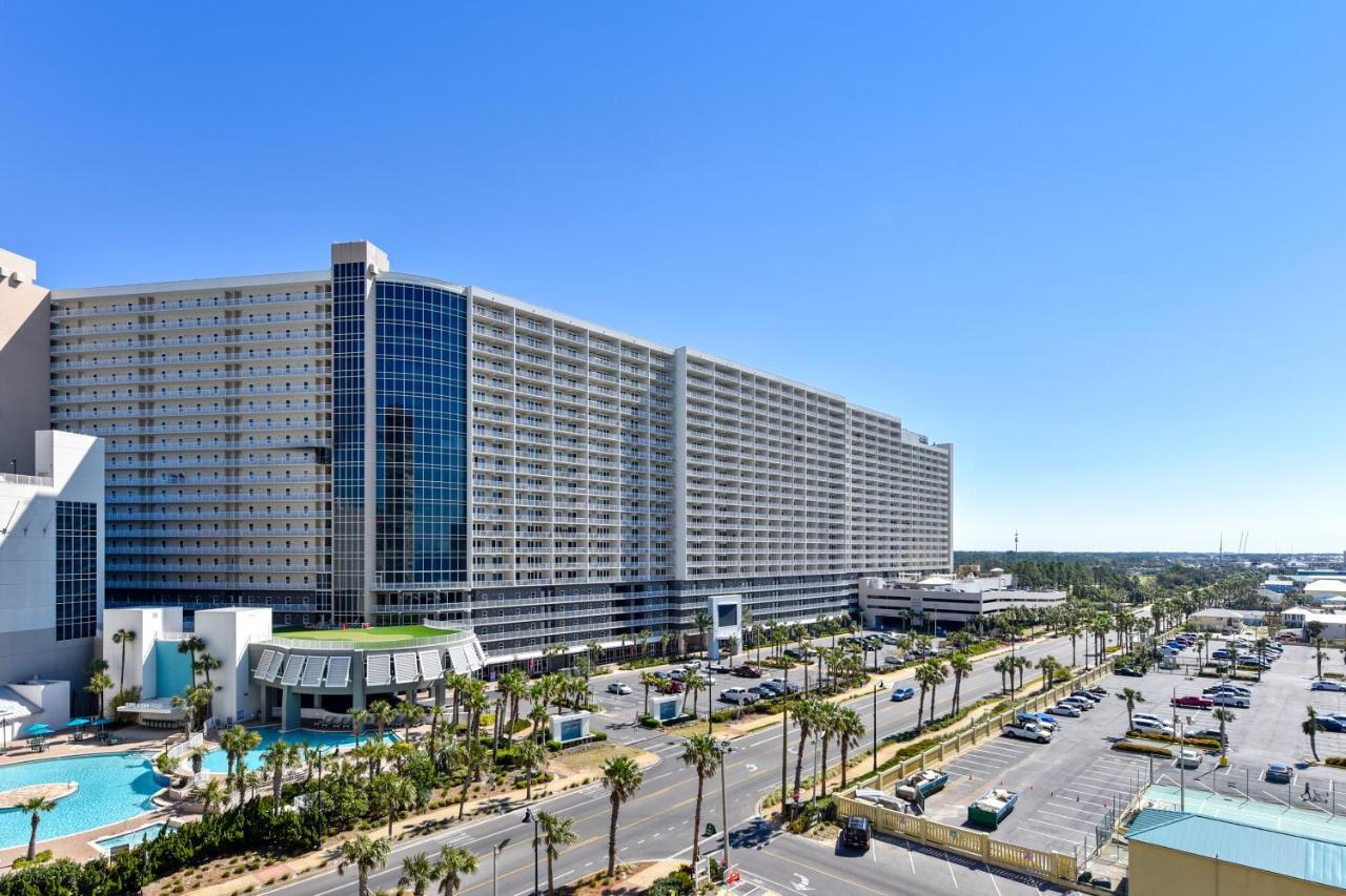 Laketown Wharf #1117 By Book That