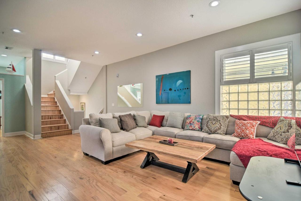 Coastal Sea Side Townhome - Walk To Beach! Clearwater Beach