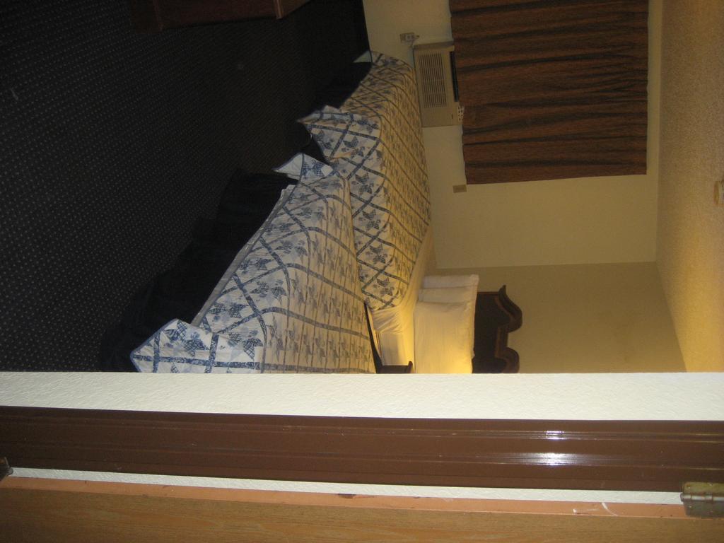 Motel The At 2*