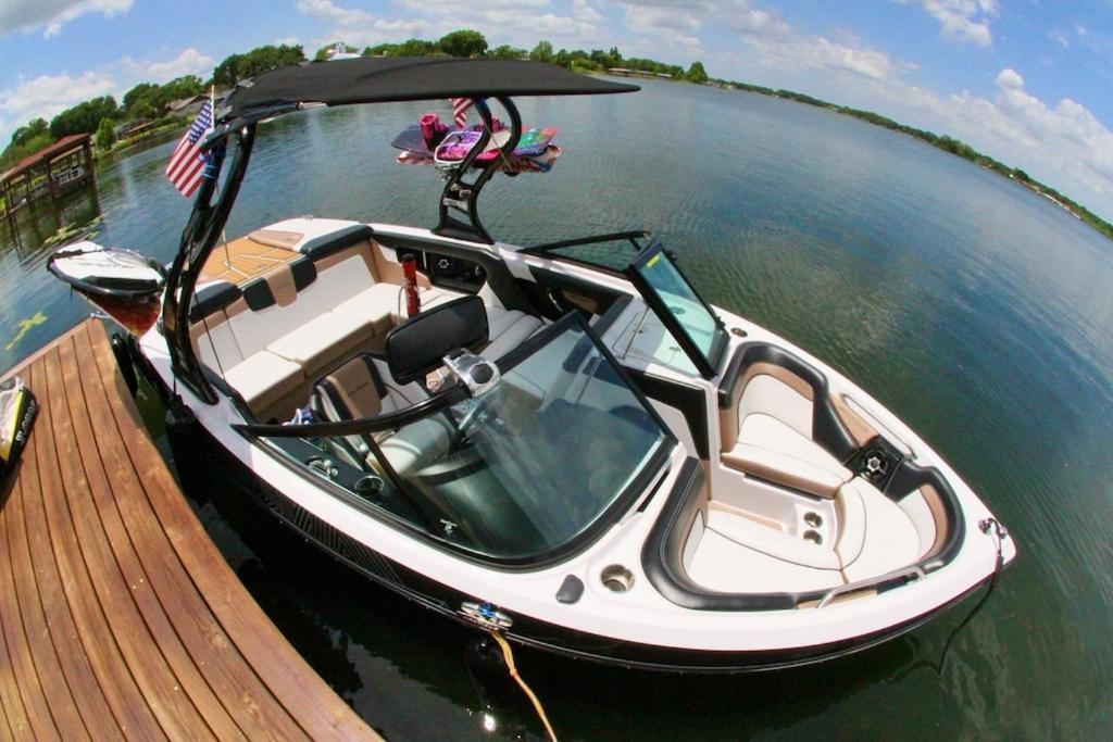 Lakefront 7 Bedroom Duplex, Pool, Boat, And Hottub Orlando