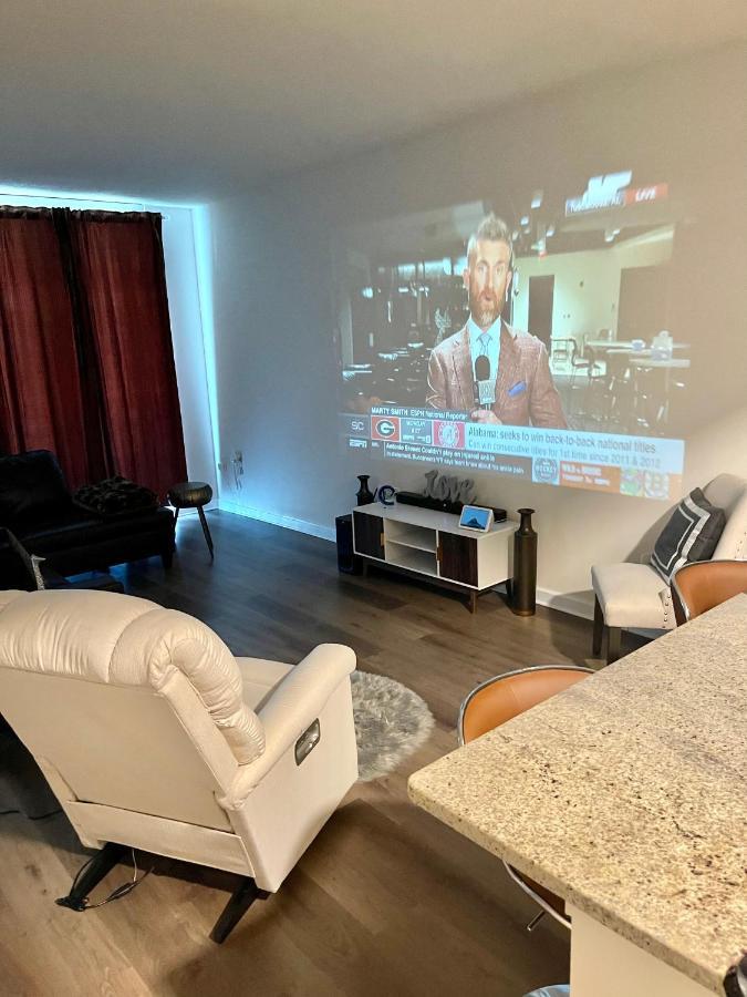 Entire Condo 2/1 Channelside Tampa 2Min To Ybor City *