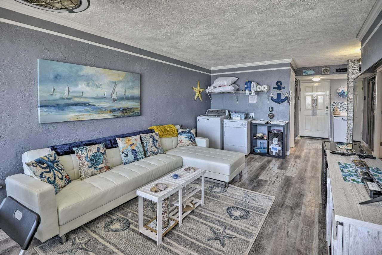 Bright Daytona With Community Pool! *