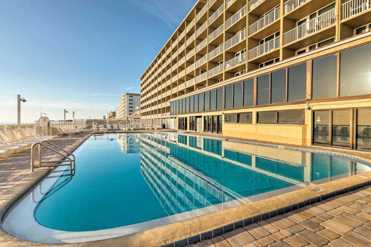 Bright Daytona With Community Pool! Daytona Beach