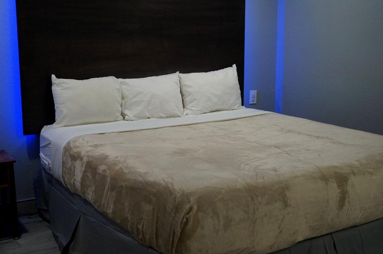 Celebration Suites 3*