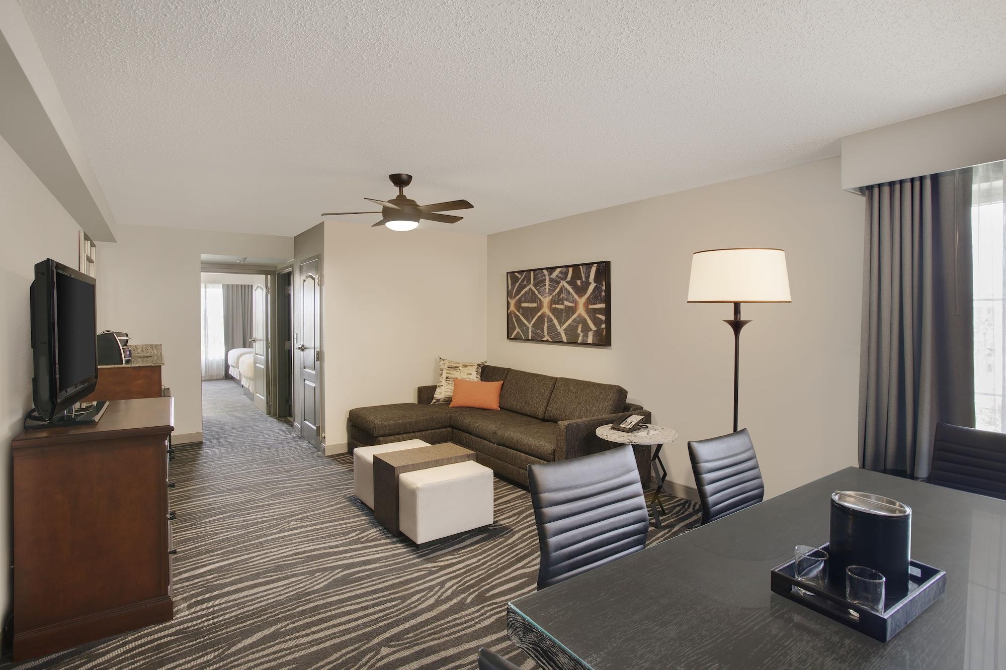 Hotel Embassy By Hilton Airport