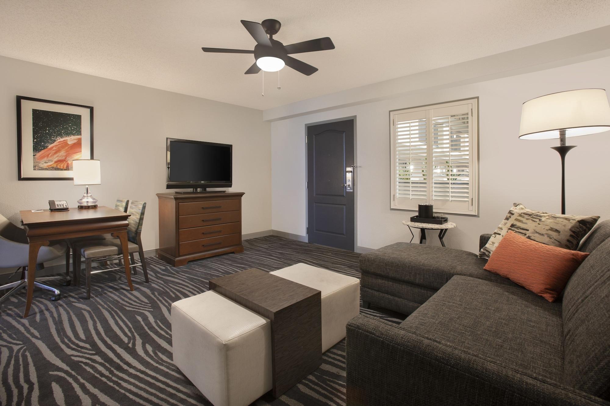Hotel Embassy By Hilton Airport 3*