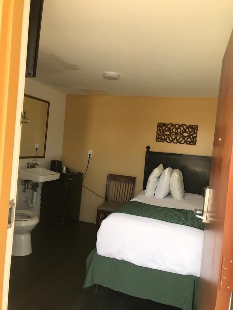 Hotel Belair Orlando Near Florida Mall 2*