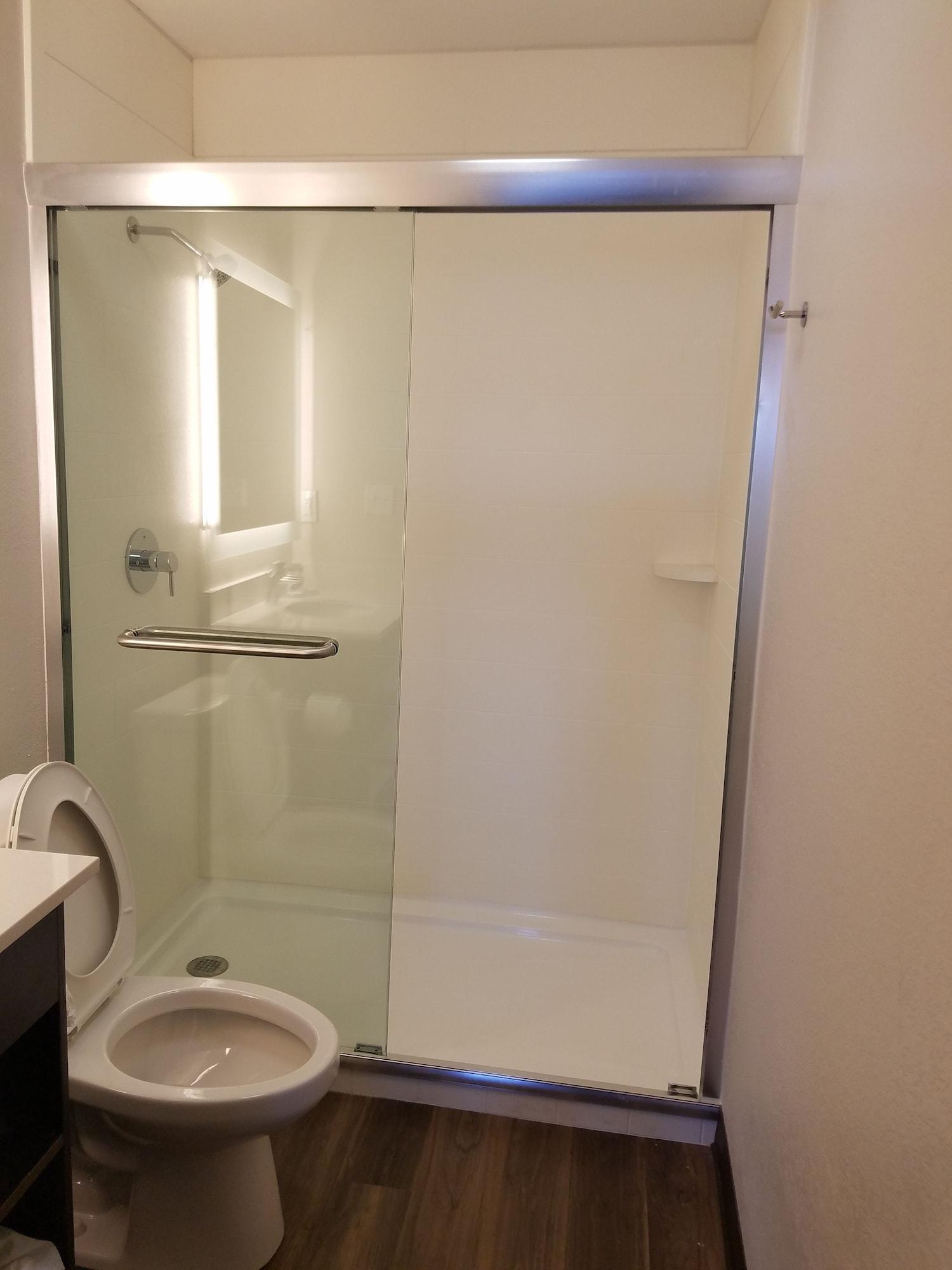 Hotel South & 2*