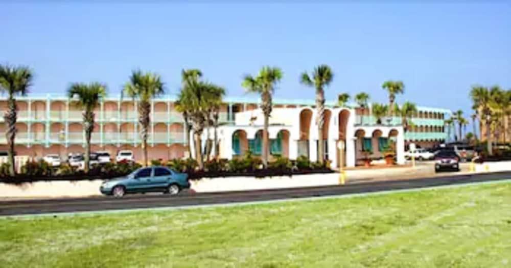 Casa Loma Panama - Beachfront Hotel