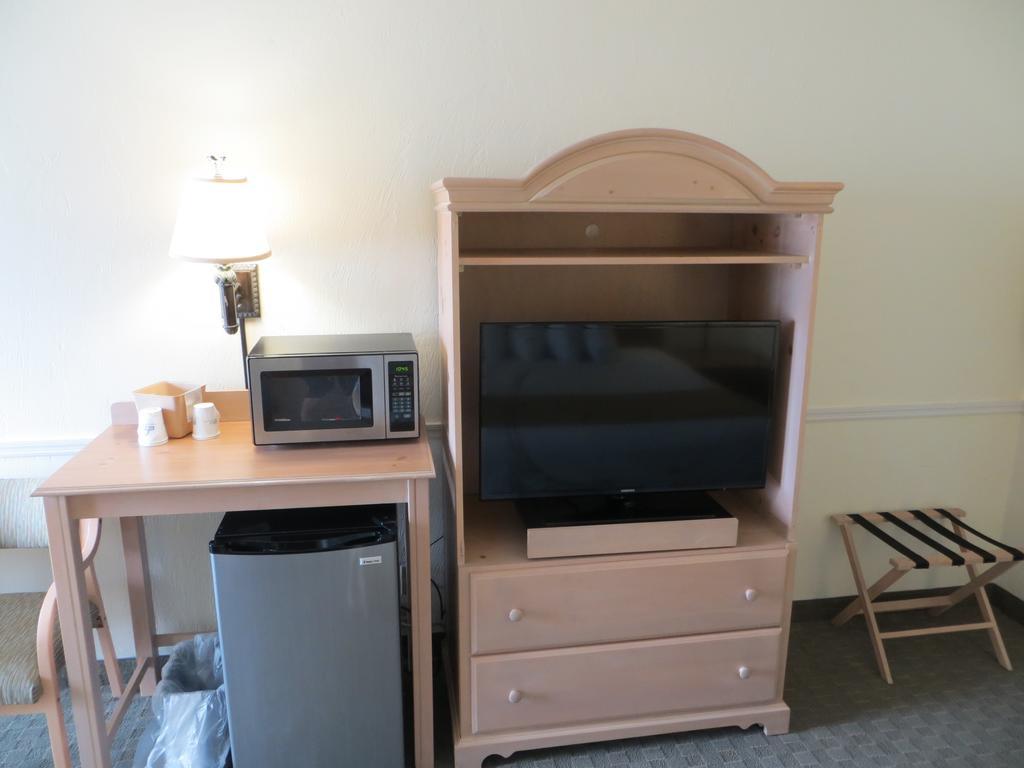 Days By Wyndham Daytona Oceanfront Hotel Daytona Beach