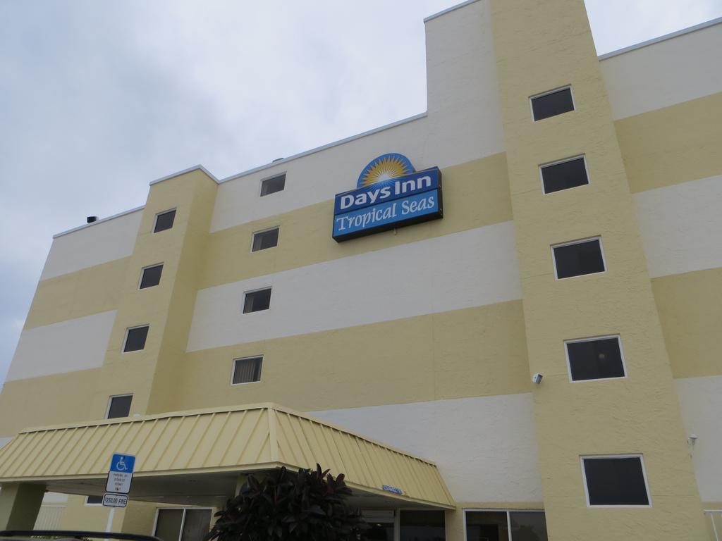 Hotel Days By Wyndham Daytona Oceanfront