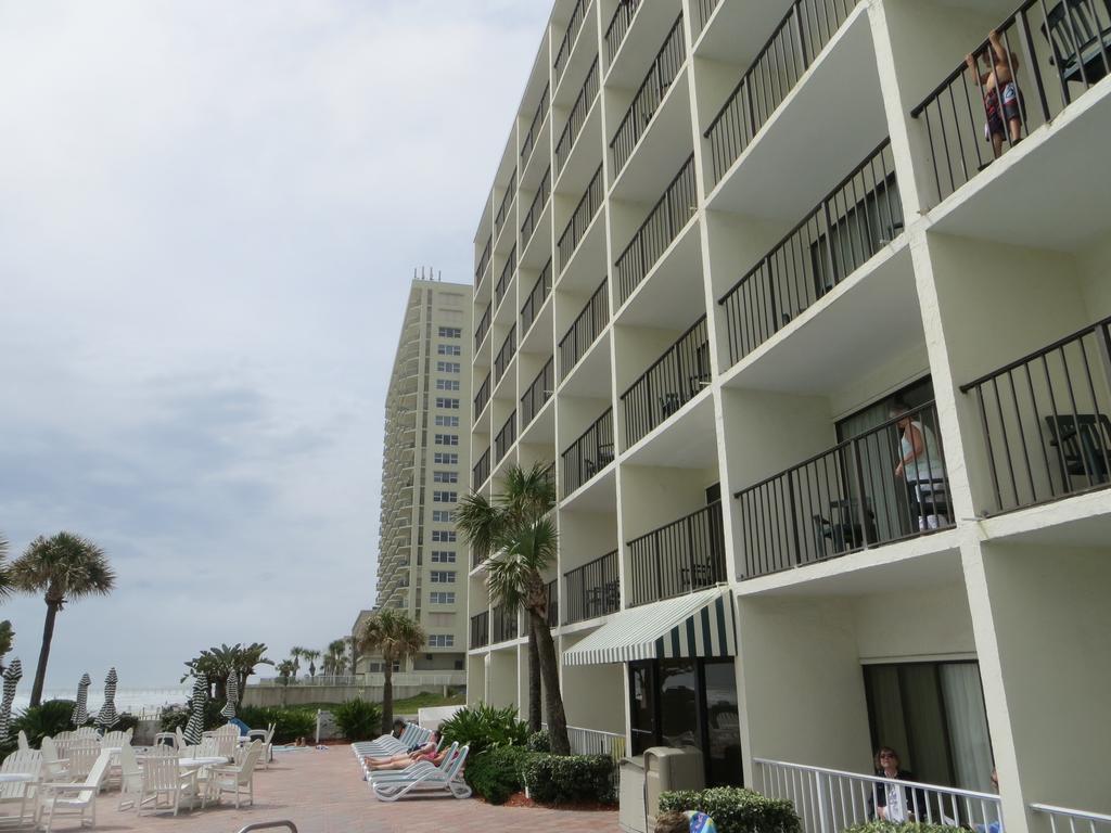 Days By Wyndham Daytona Oceanfront Hotel