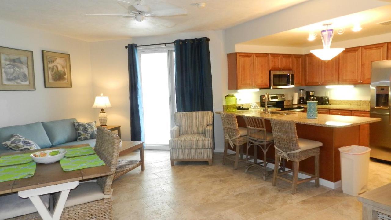 7th Floor 2 Bedroom Direct Oceanfront 3 Balcony's Ocean Walk - Daytona Funland 701