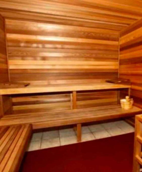 Apartment Tropic Winds 1701 Premium Corner Unit With 2 Parkings! Free Chairs Service!