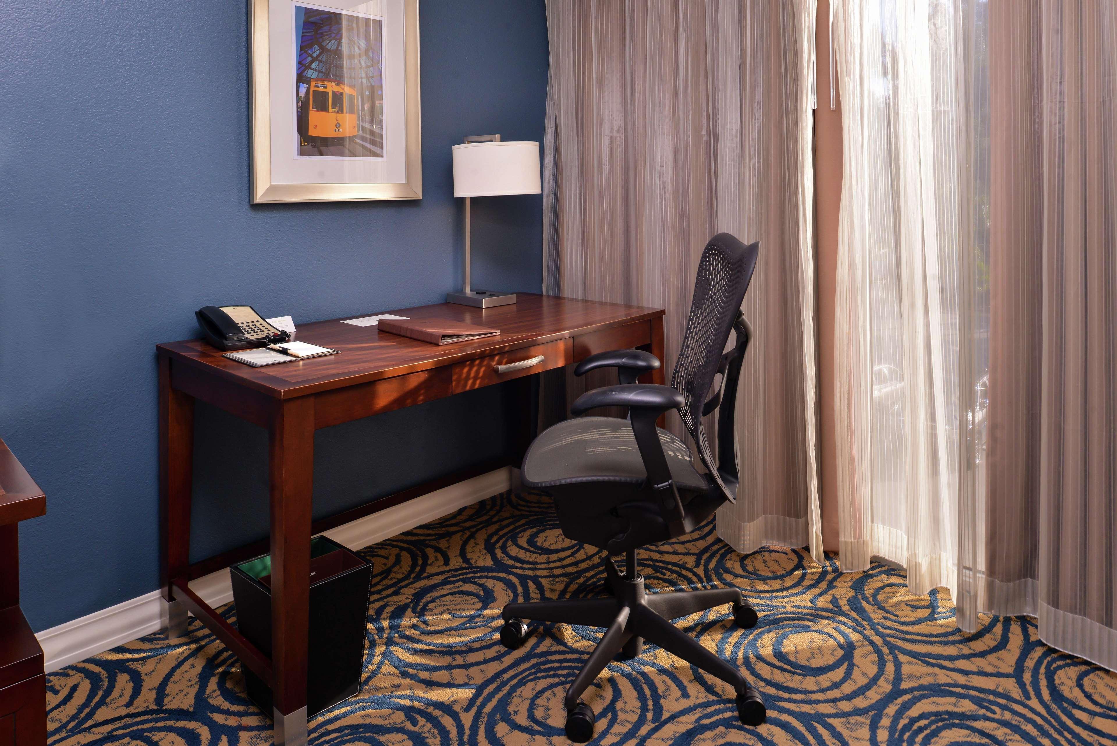 Doubletree By Hilton Airport-westshore Hotel