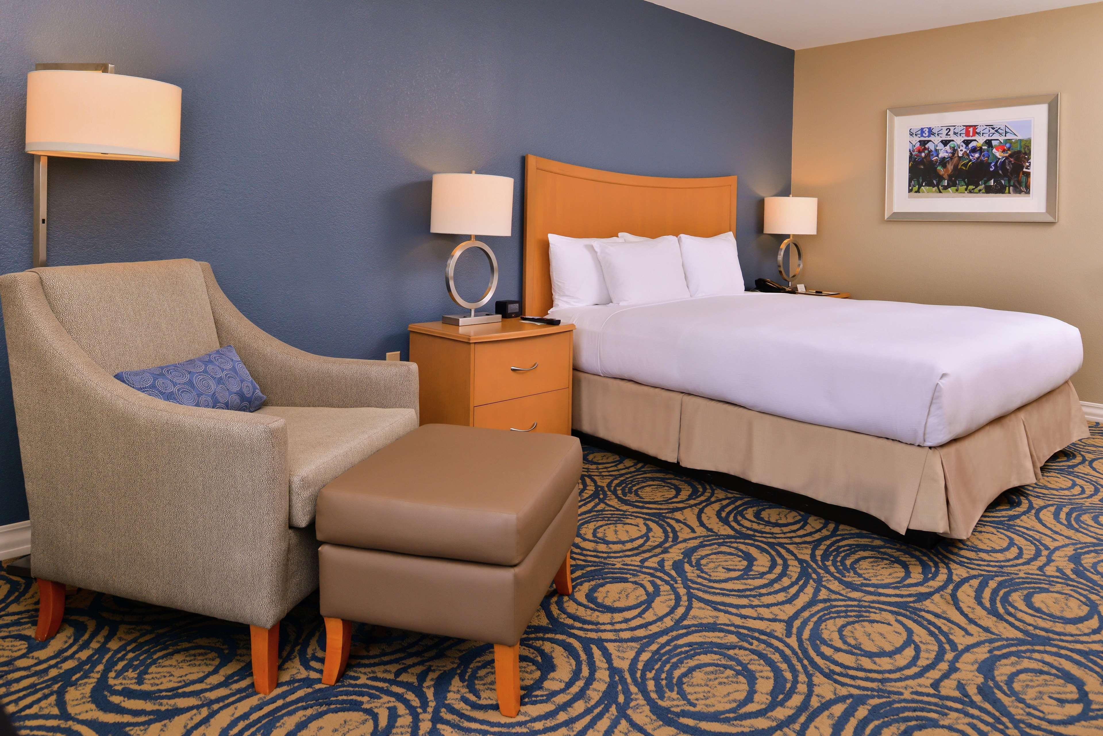 Doubletree By Hilton Airport-westshore 3*