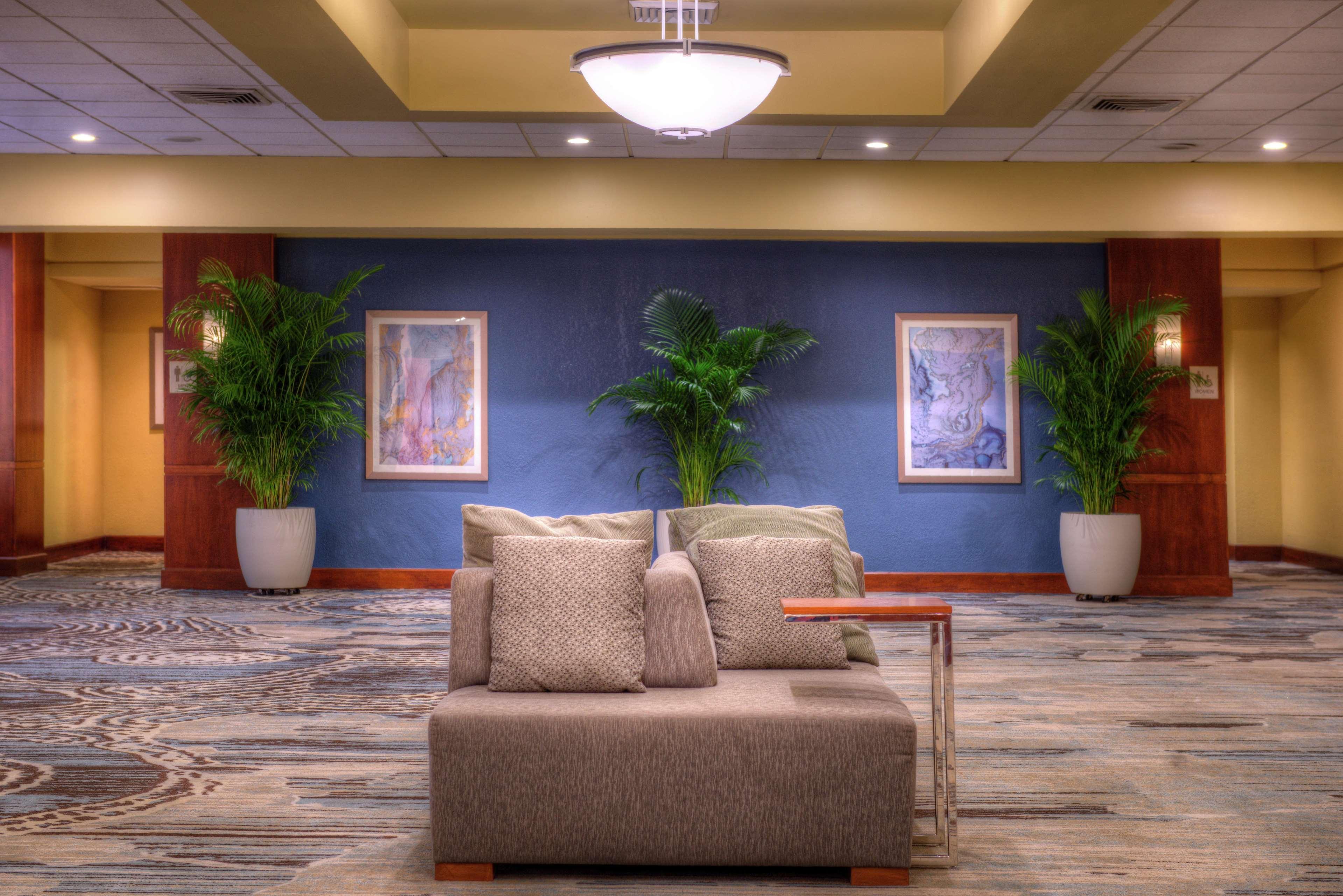 Doubletree By Hilton Airport-westshore Hotel