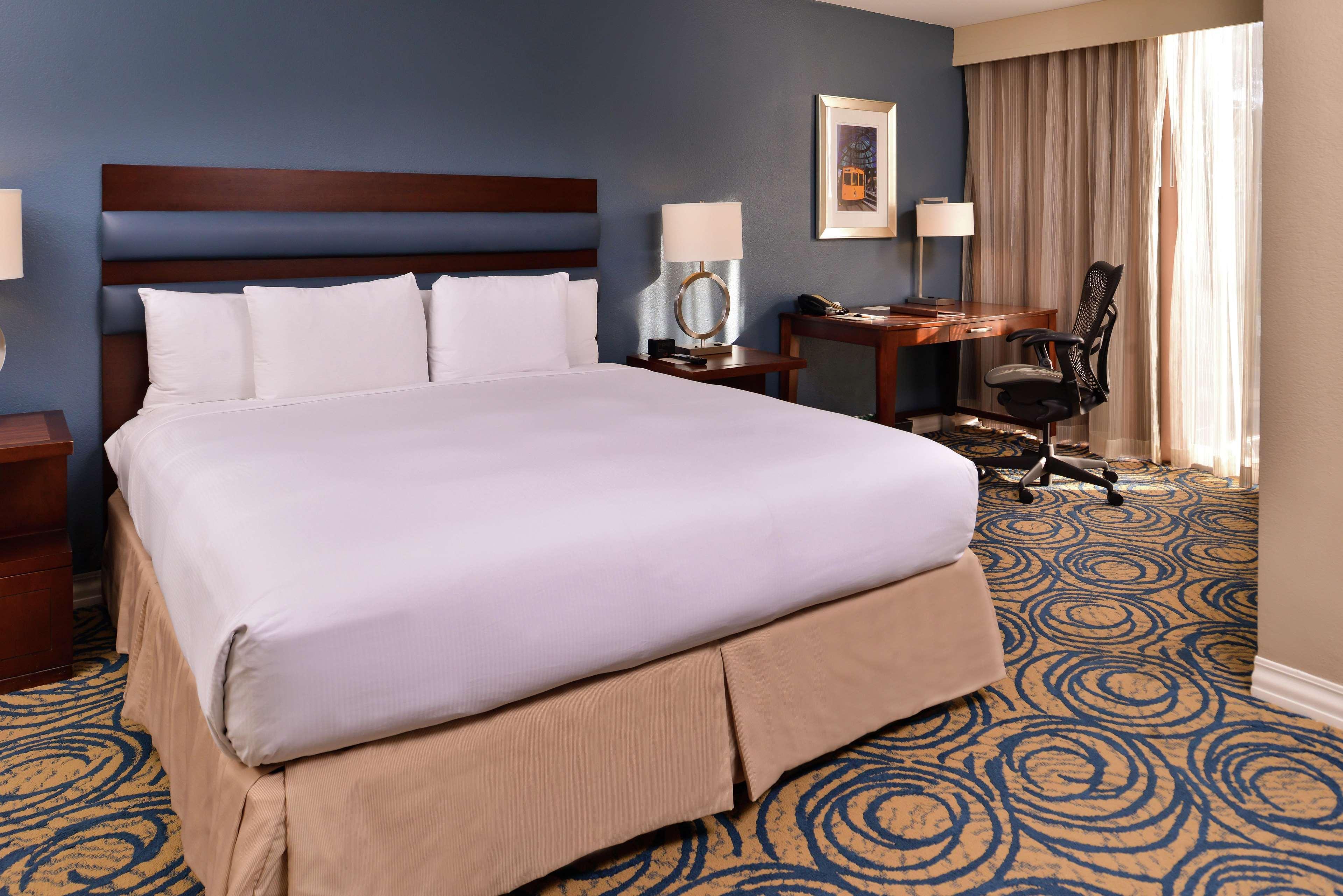 Doubletree By Hilton Airport-westshore Hotel 3*