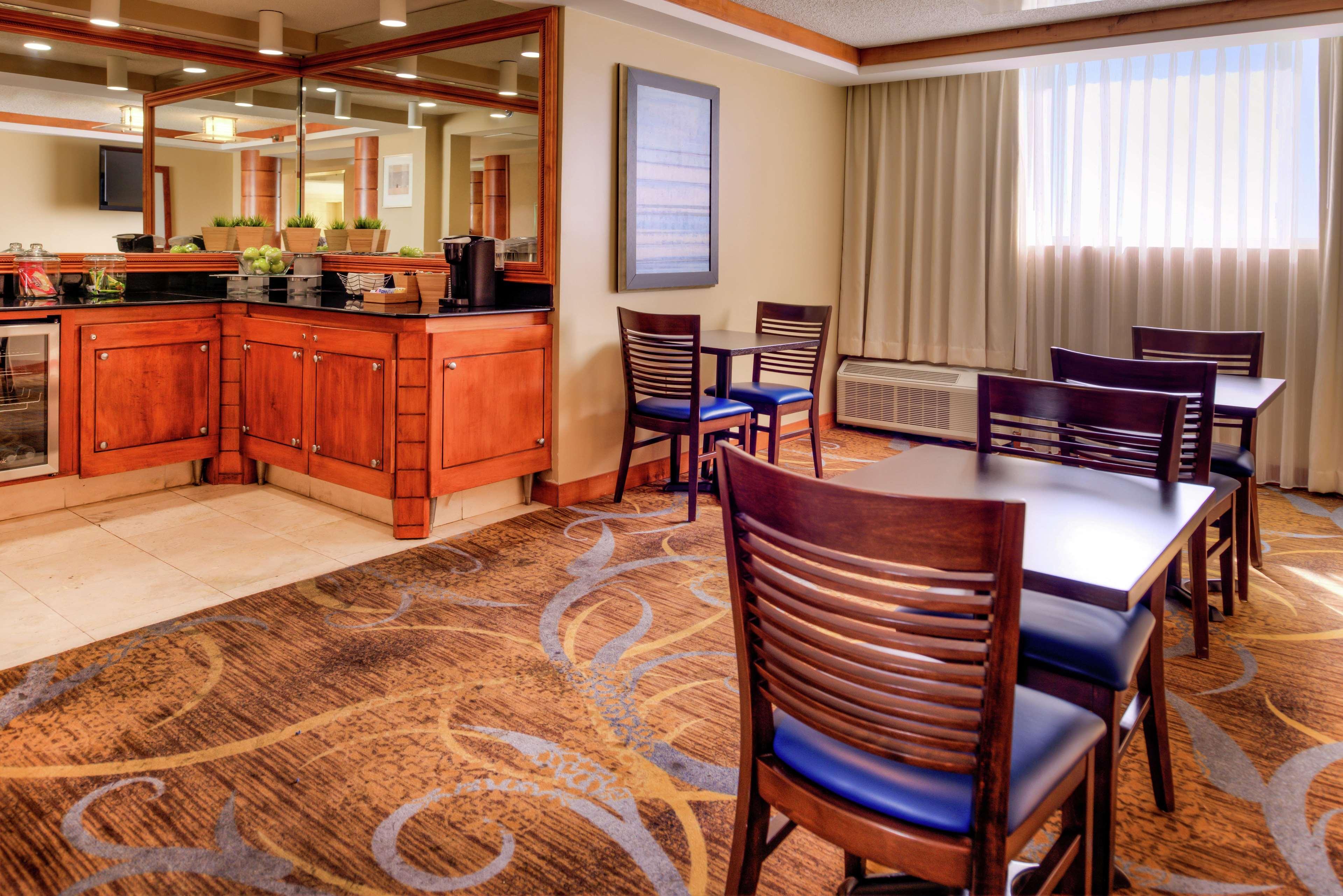 Hotel Doubletree By Hilton Airport-westshore 3*