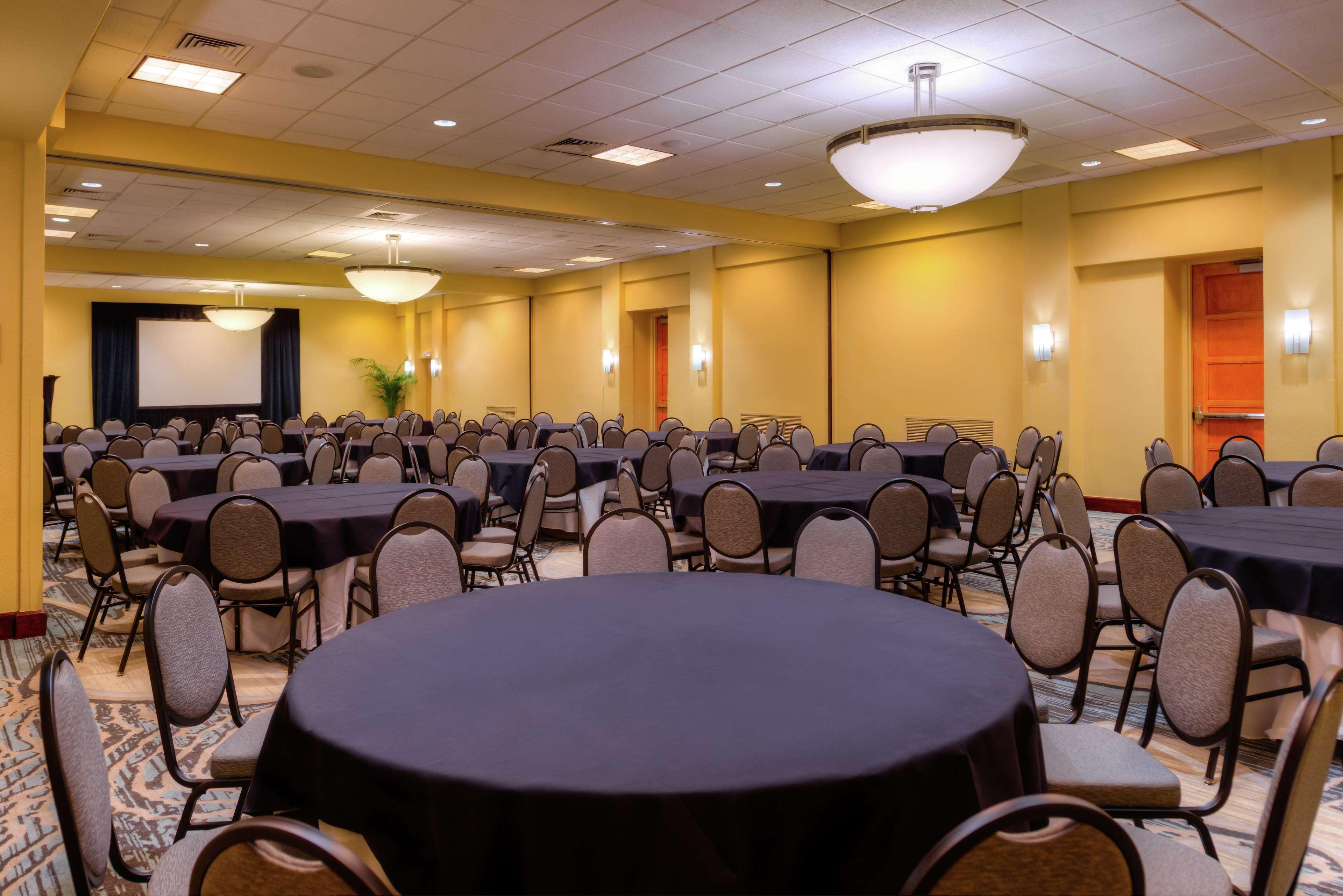 Doubletree By Hilton Airport-westshore Hotel 3*