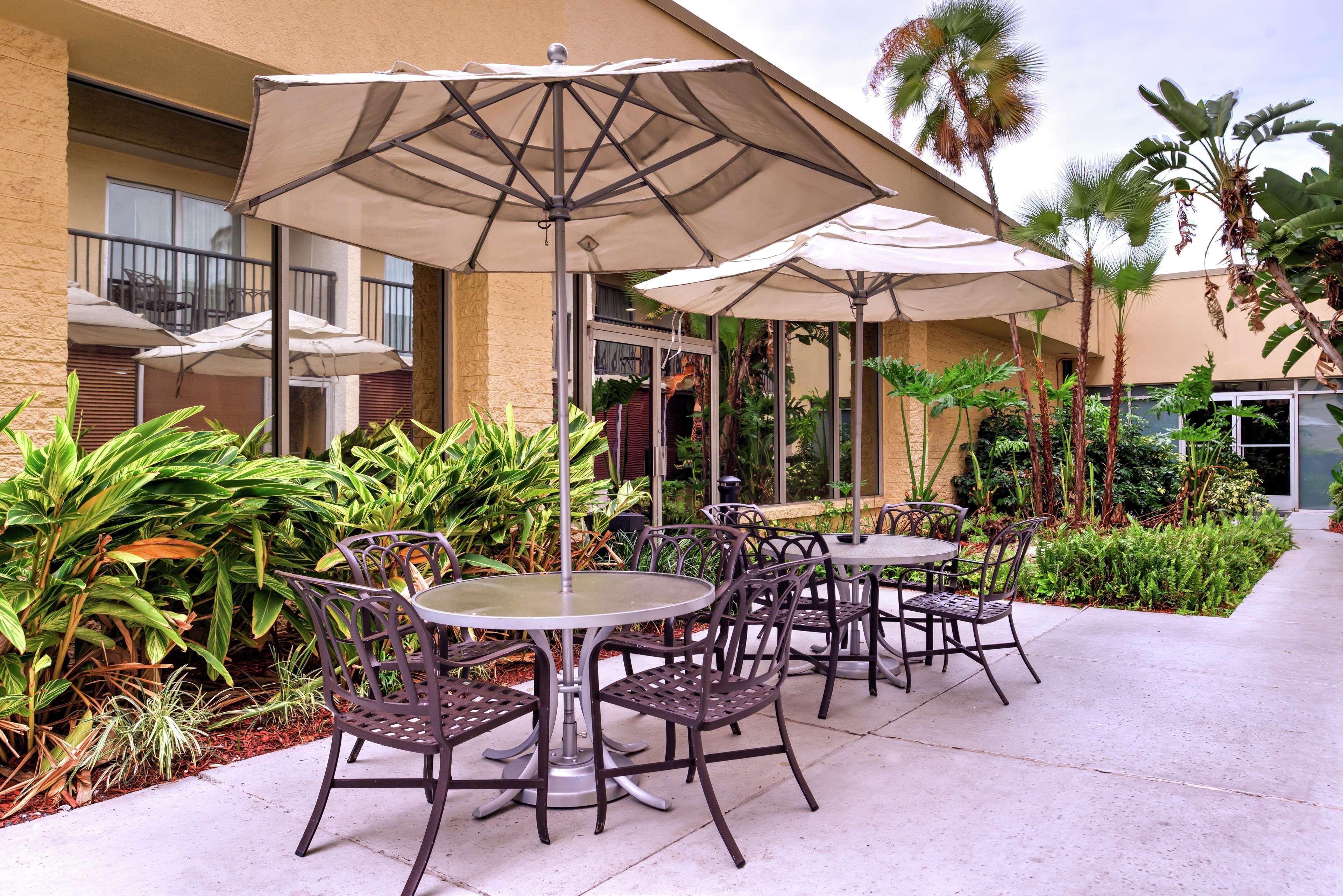 Doubletree By Hilton Airport-westshore 3*