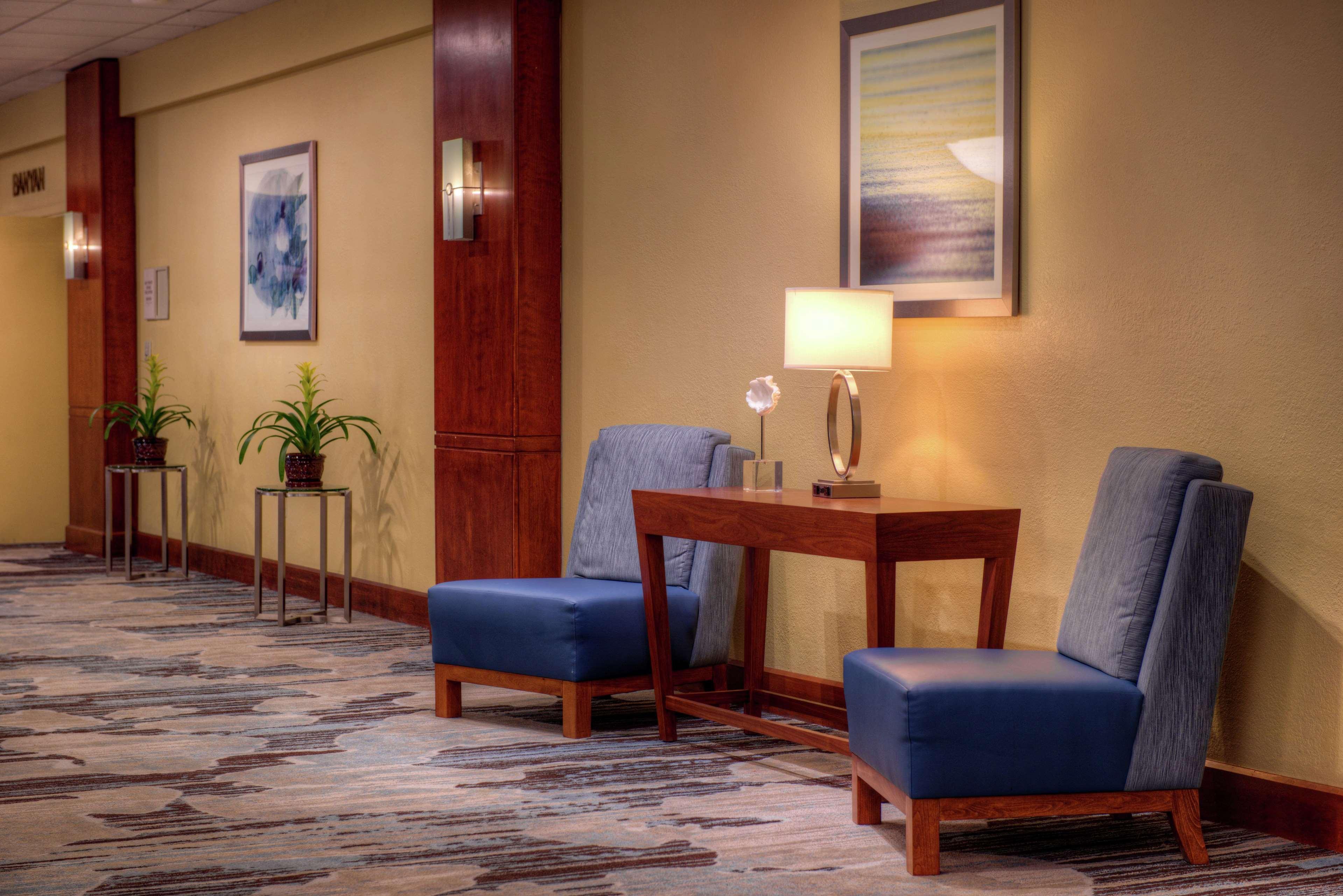 Doubletree By Hilton Airport-westshore 3*