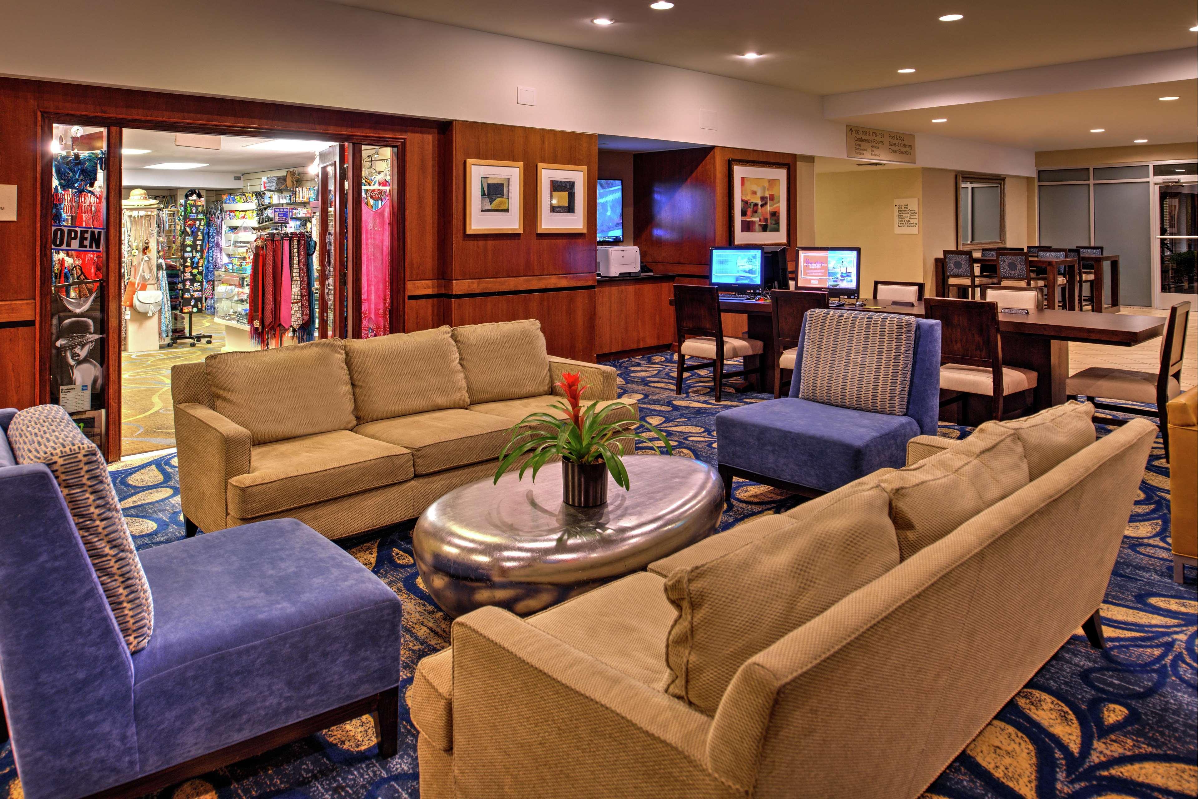Doubletree By Hilton Airport-westshore Hotel 3*