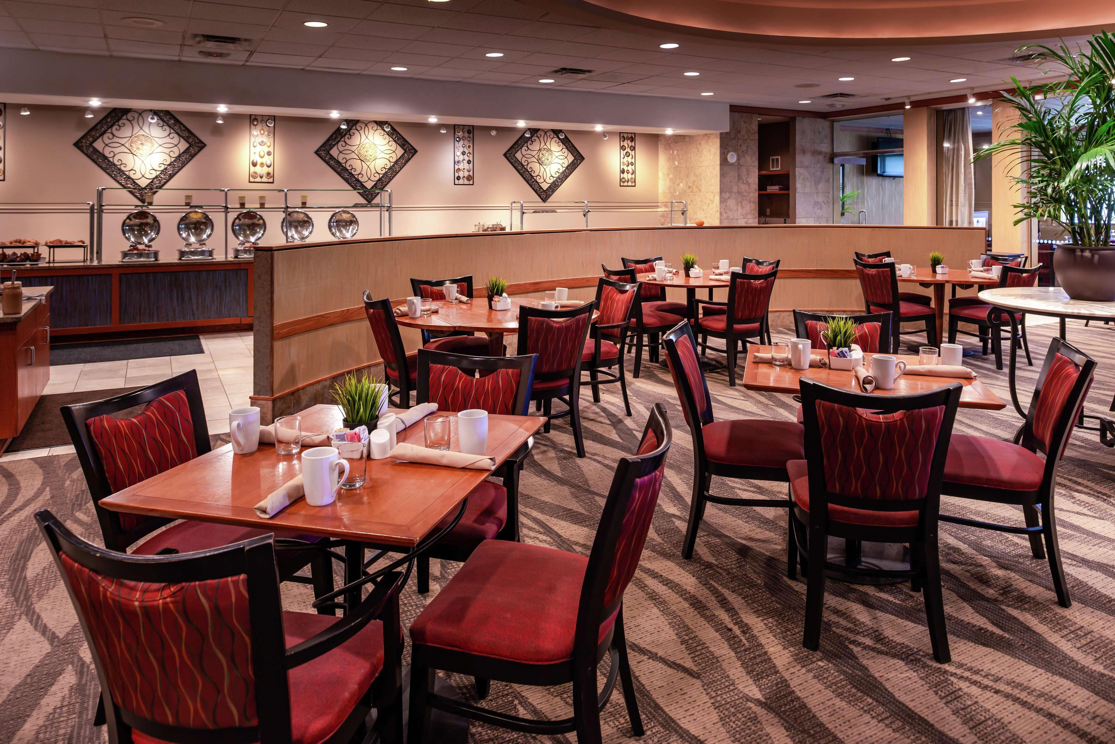 Doubletree By Hilton Airport-westshore 3*
