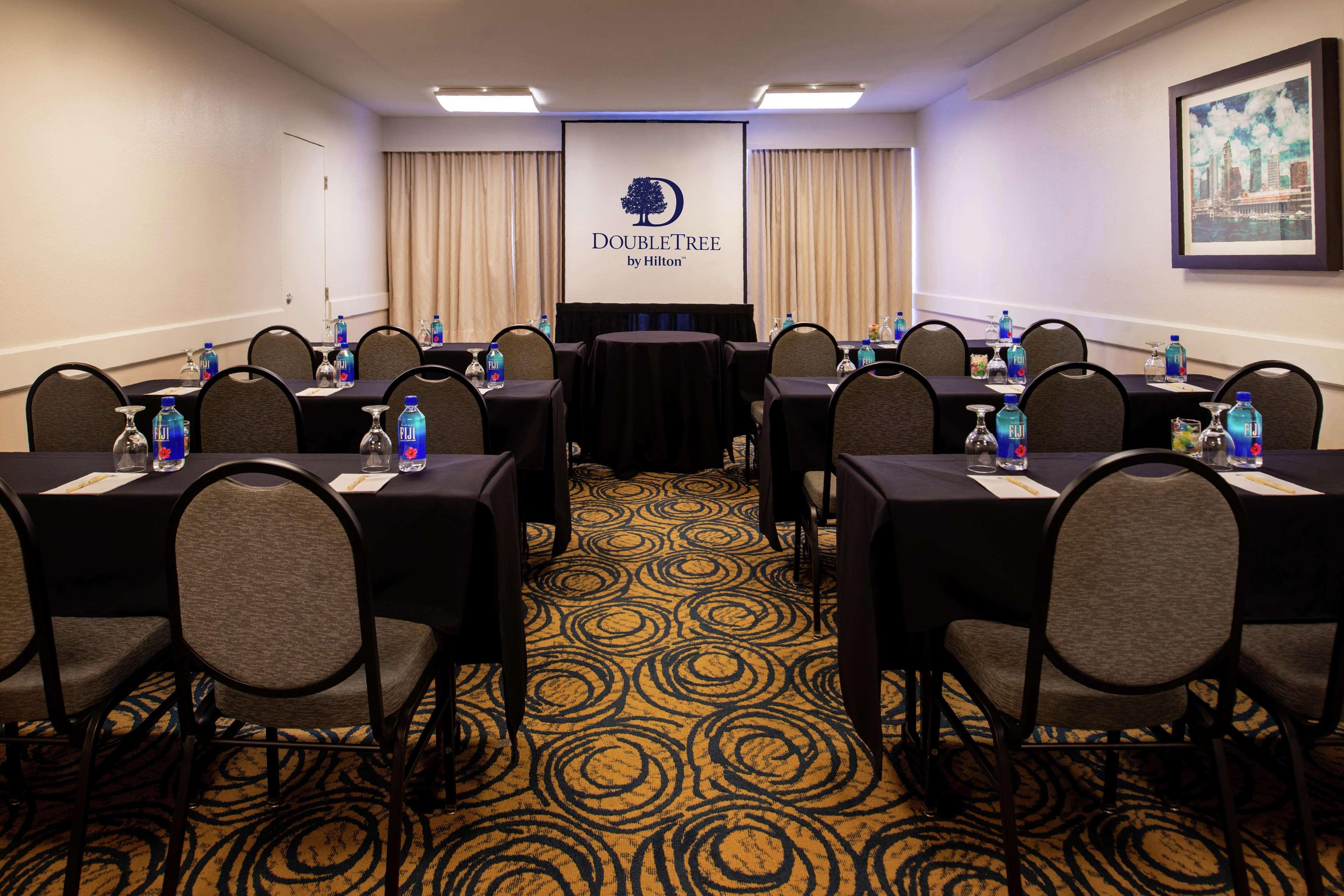 Doubletree By Hilton Airport-westshore 3*
