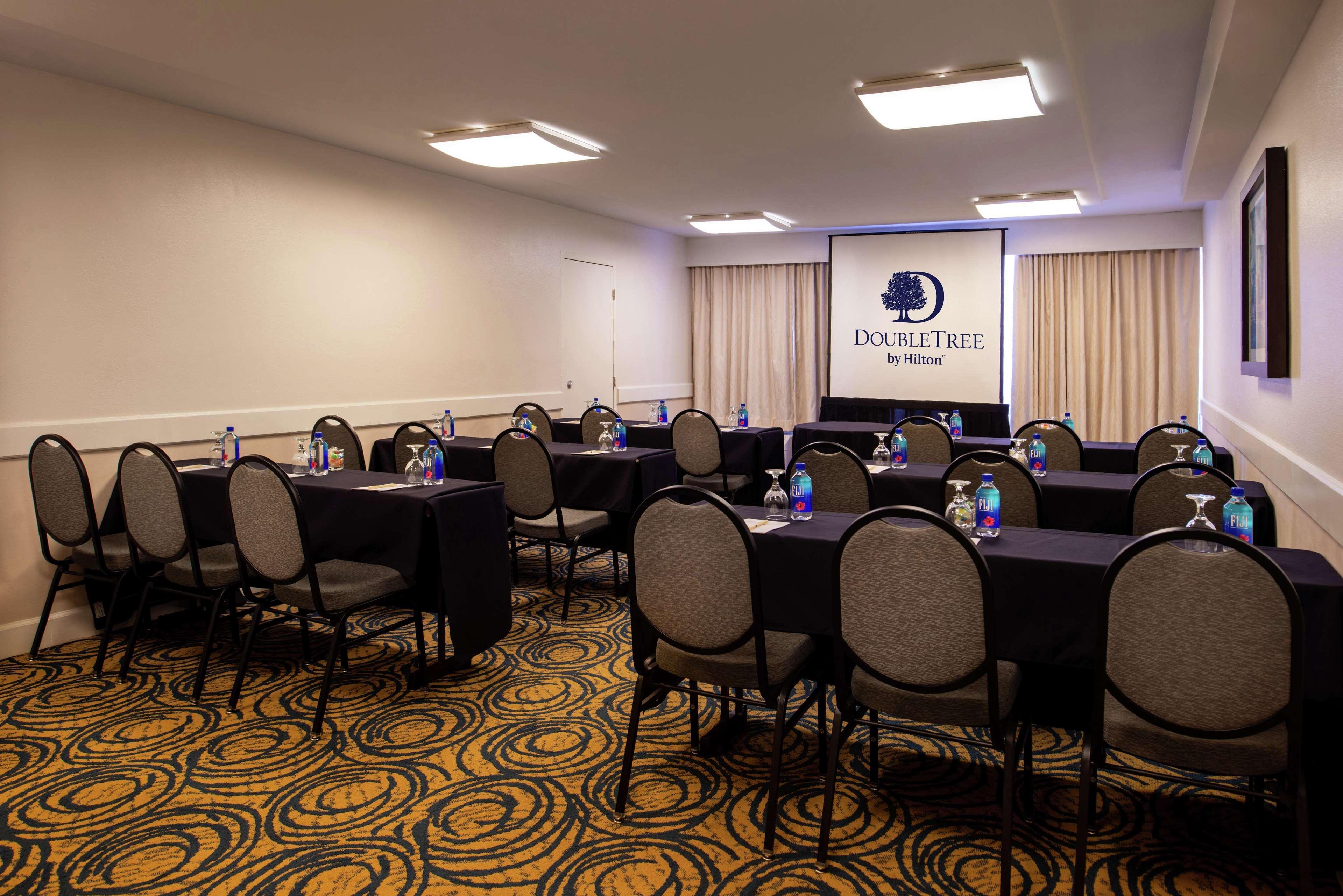 Doubletree By Hilton Airport-westshore 3*