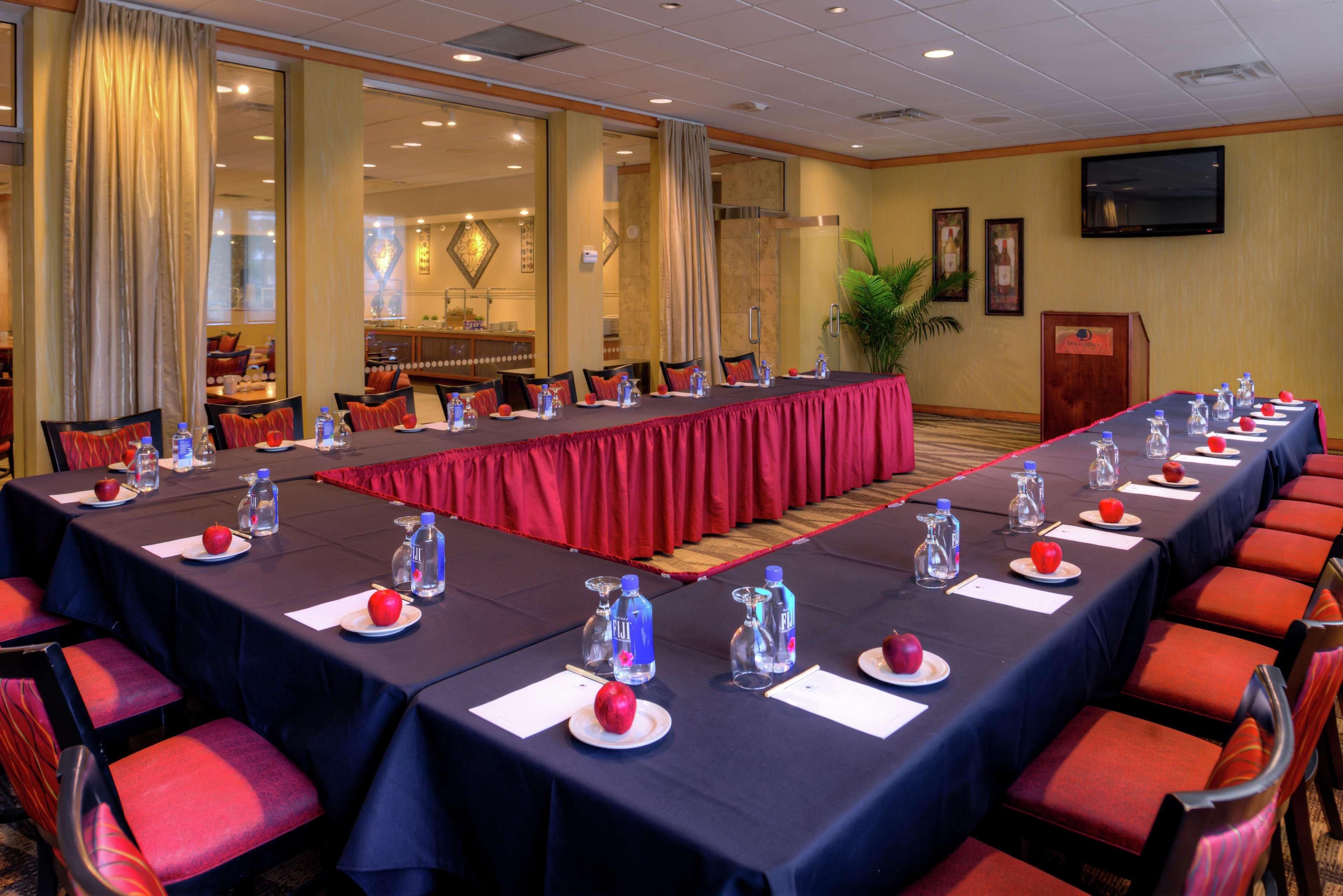 Doubletree By Hilton Airport-westshore Hotel