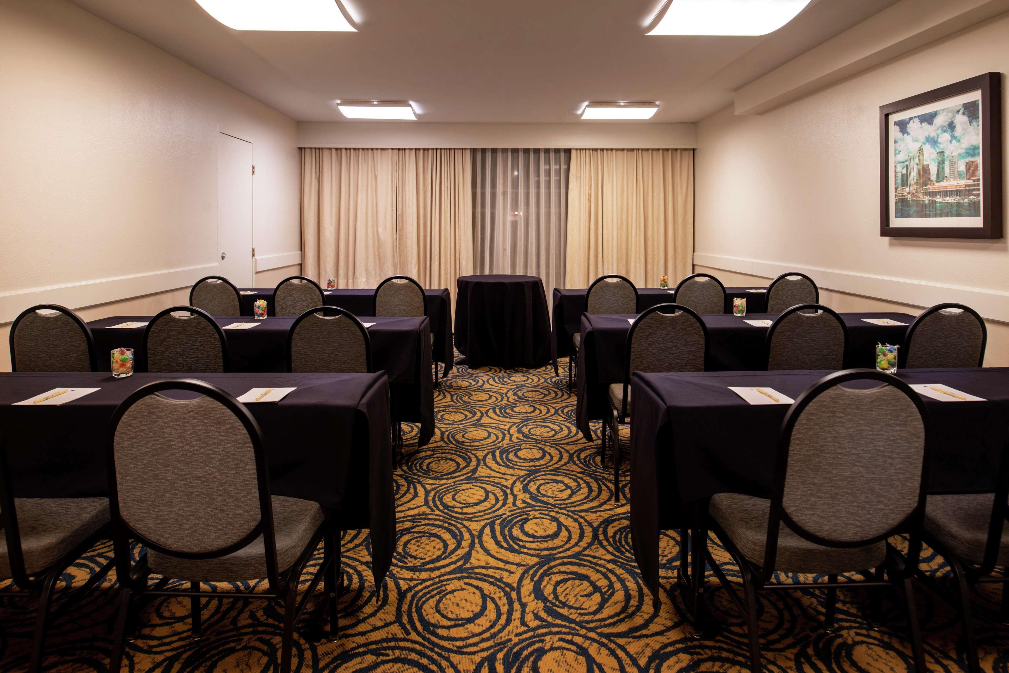 Doubletree By Hilton Airport-westshore
