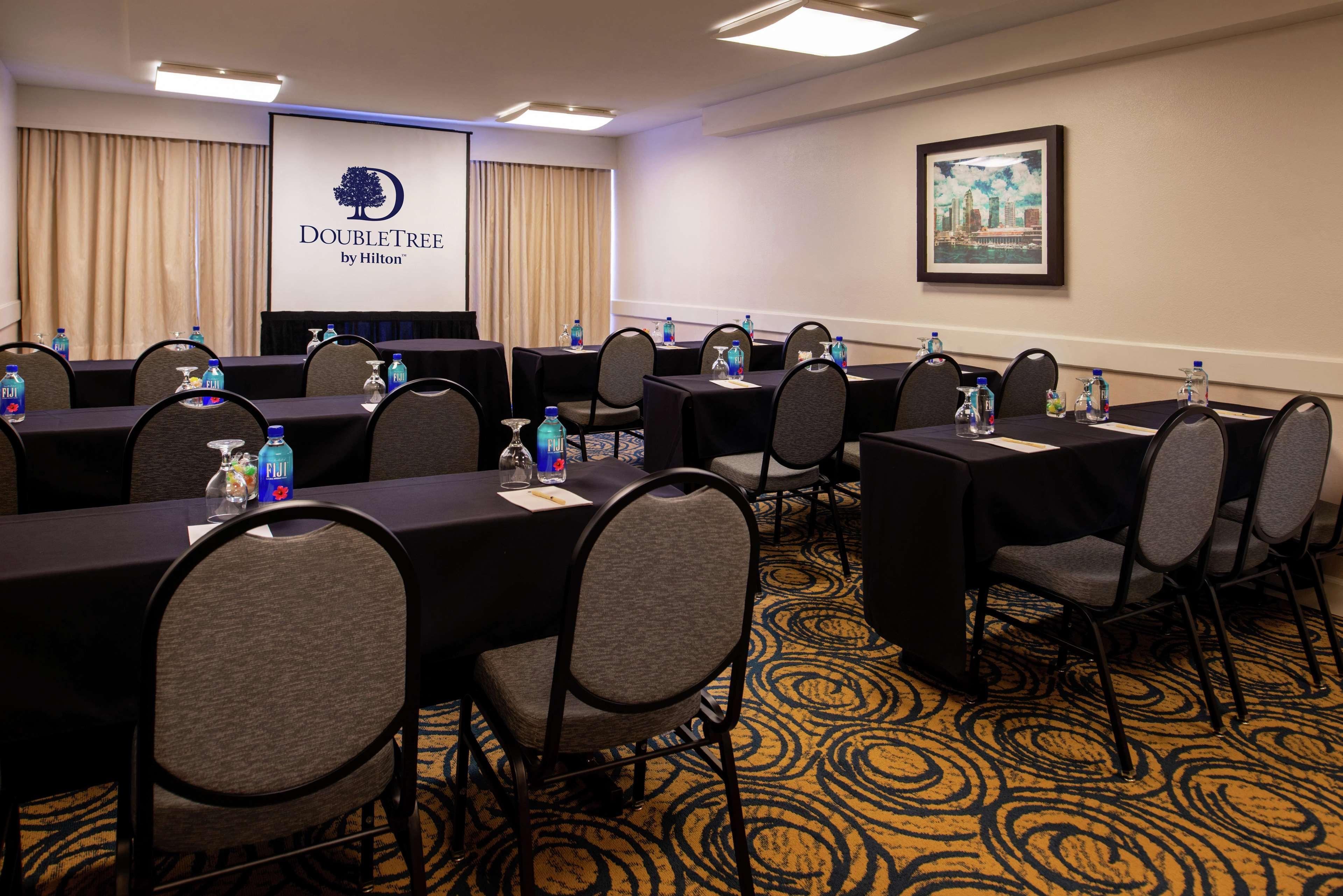 Doubletree By Hilton Airport-westshore 3*
