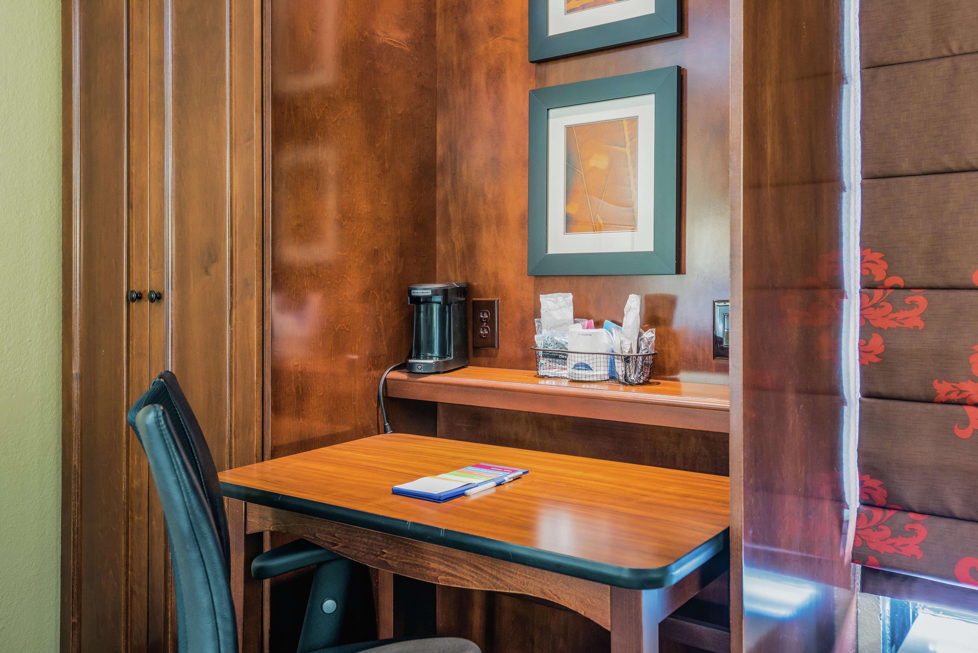 Hampton International Airport/westshore 3*