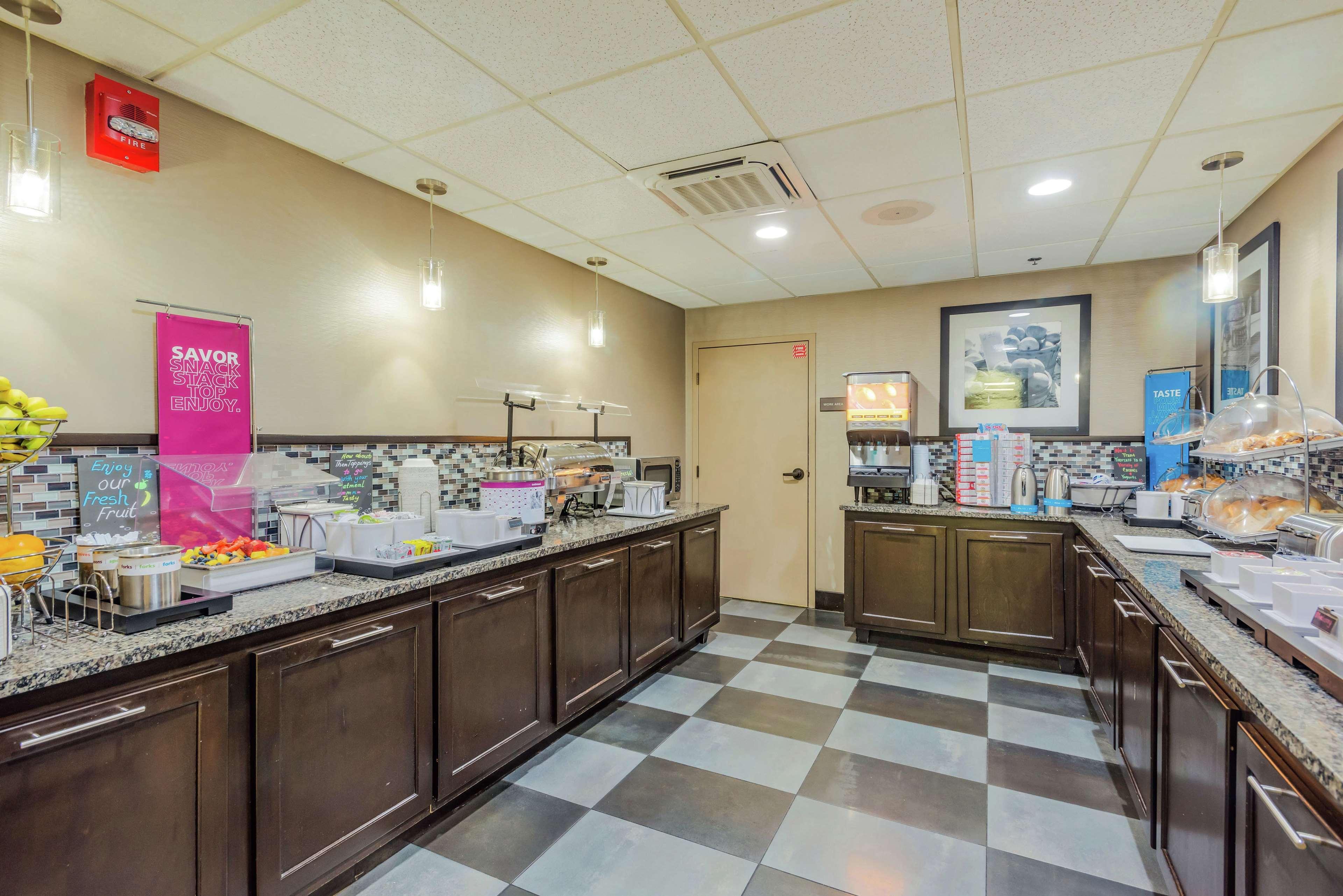 Hampton International Airport/westshore Hotel 3*