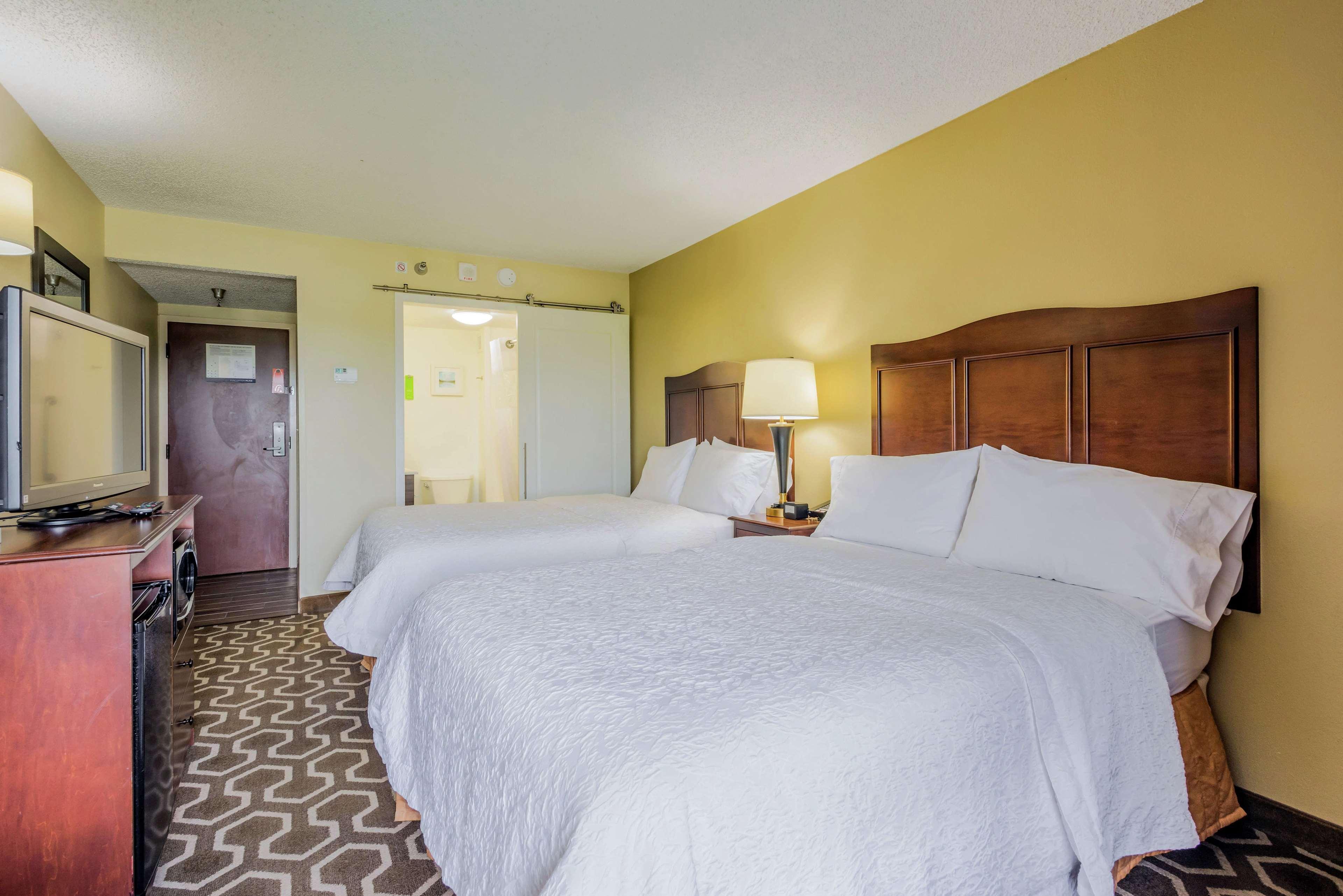 Hampton International Airport/westshore Hotel