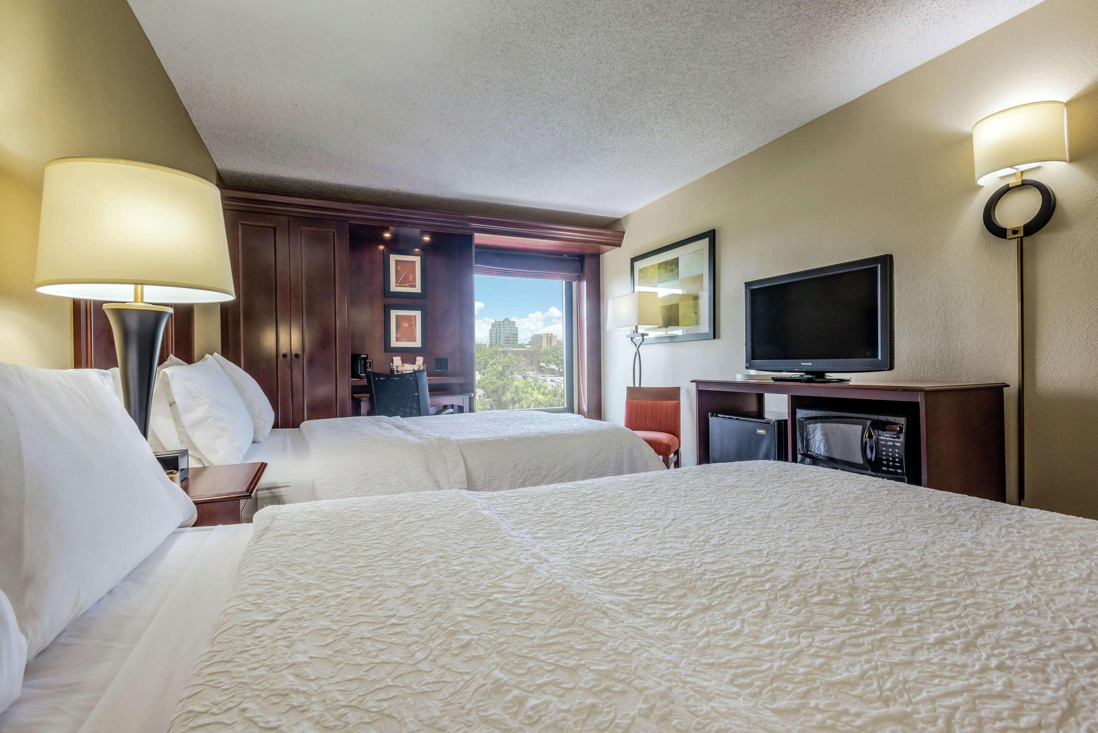 Hampton International Airport/westshore Hotel